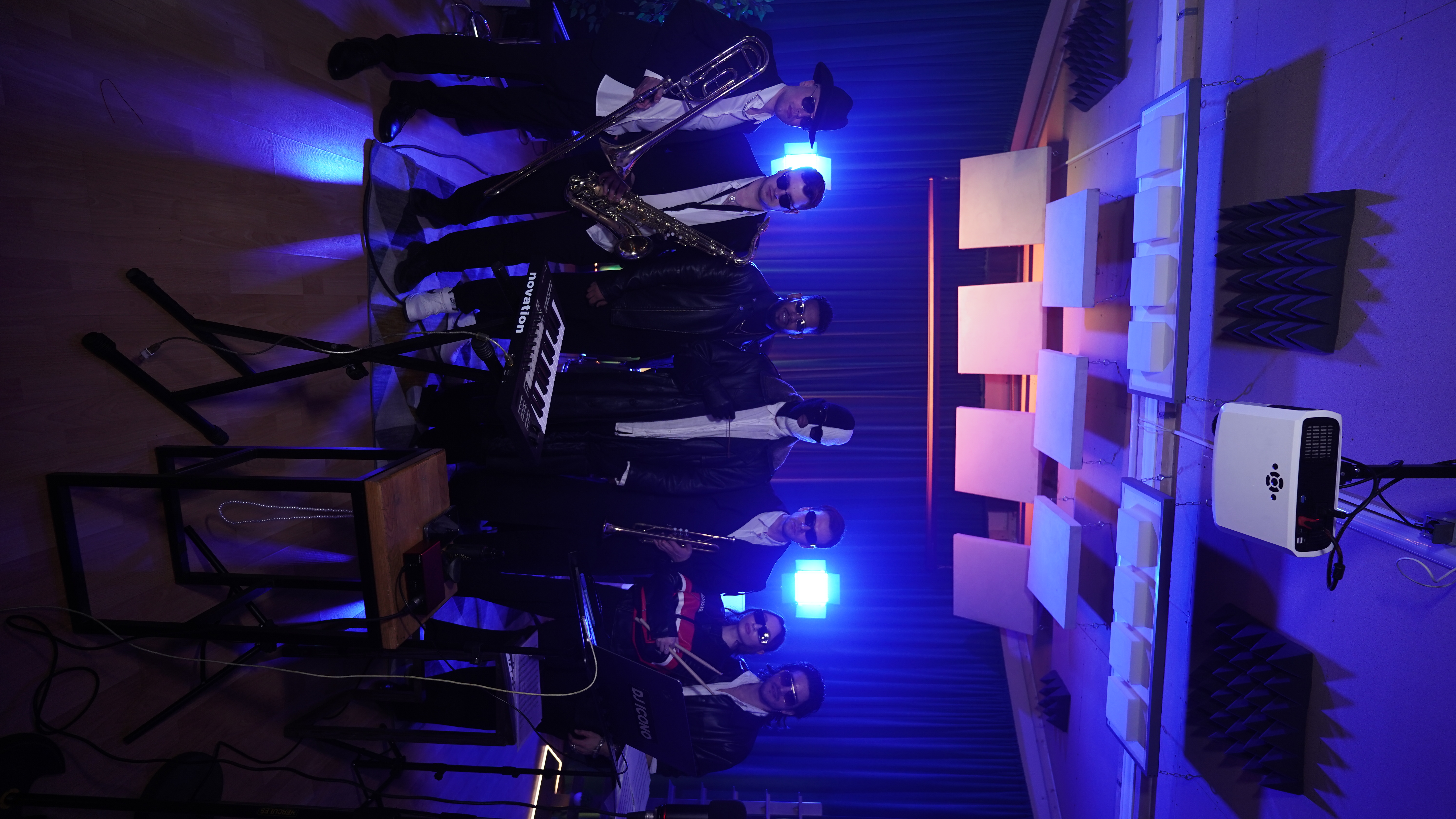 DJ icono & Latiru Band 